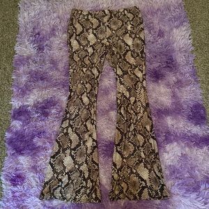 Snake print leggings